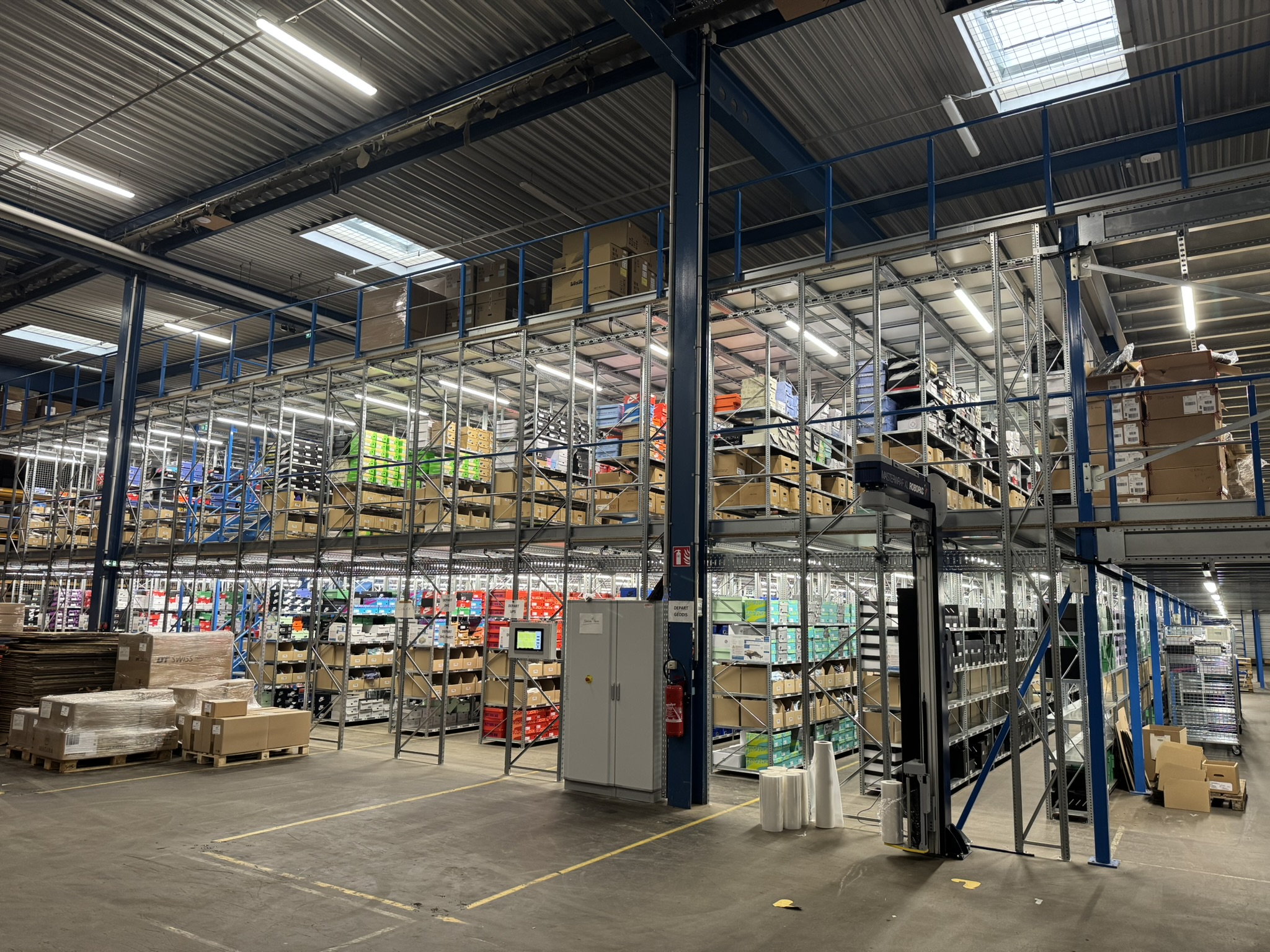 Nouvelle picktower 3 niveaux dans l’entrepôt Euroservices Partner